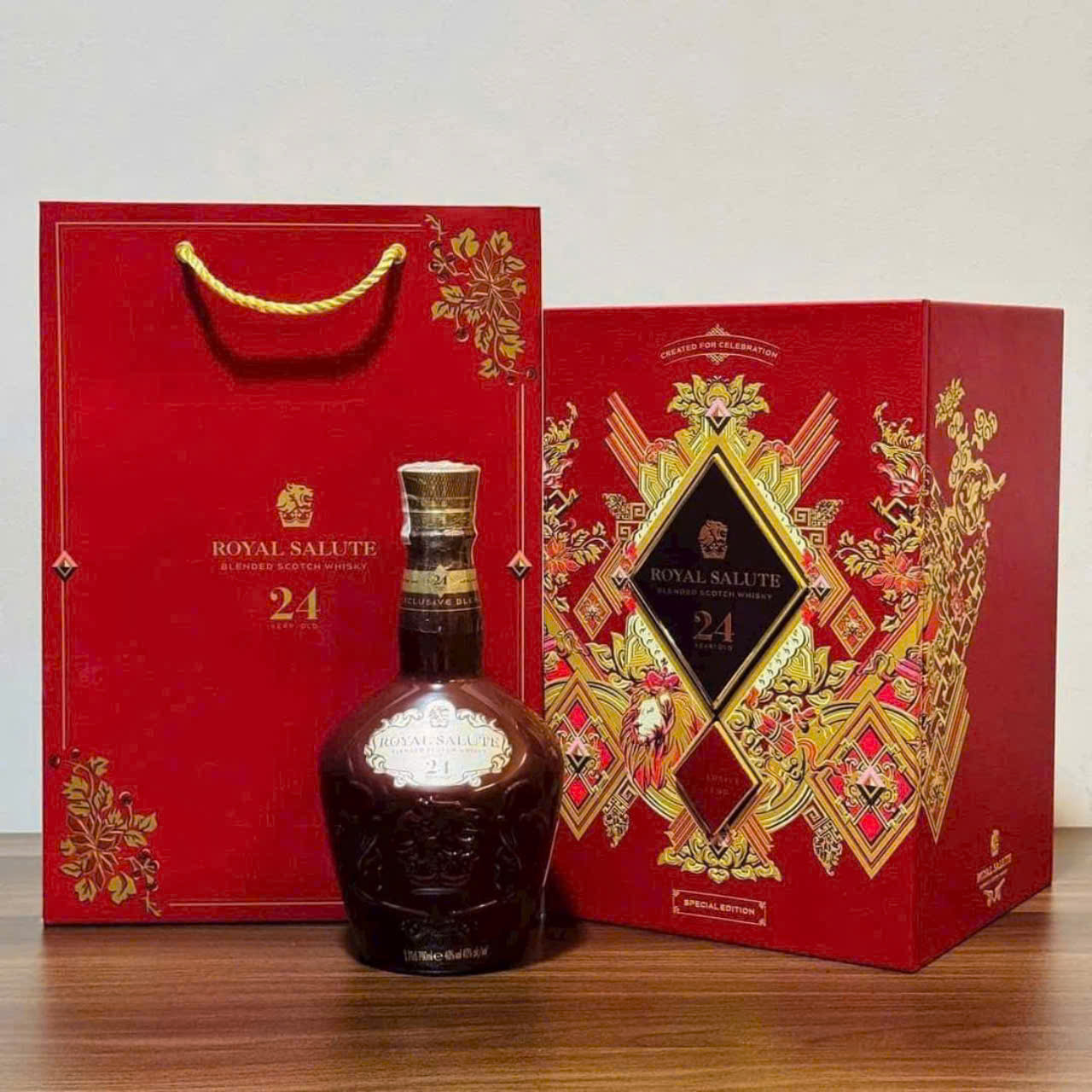 Royal Salute 24 năm - Hộp Quà Tết 2024
